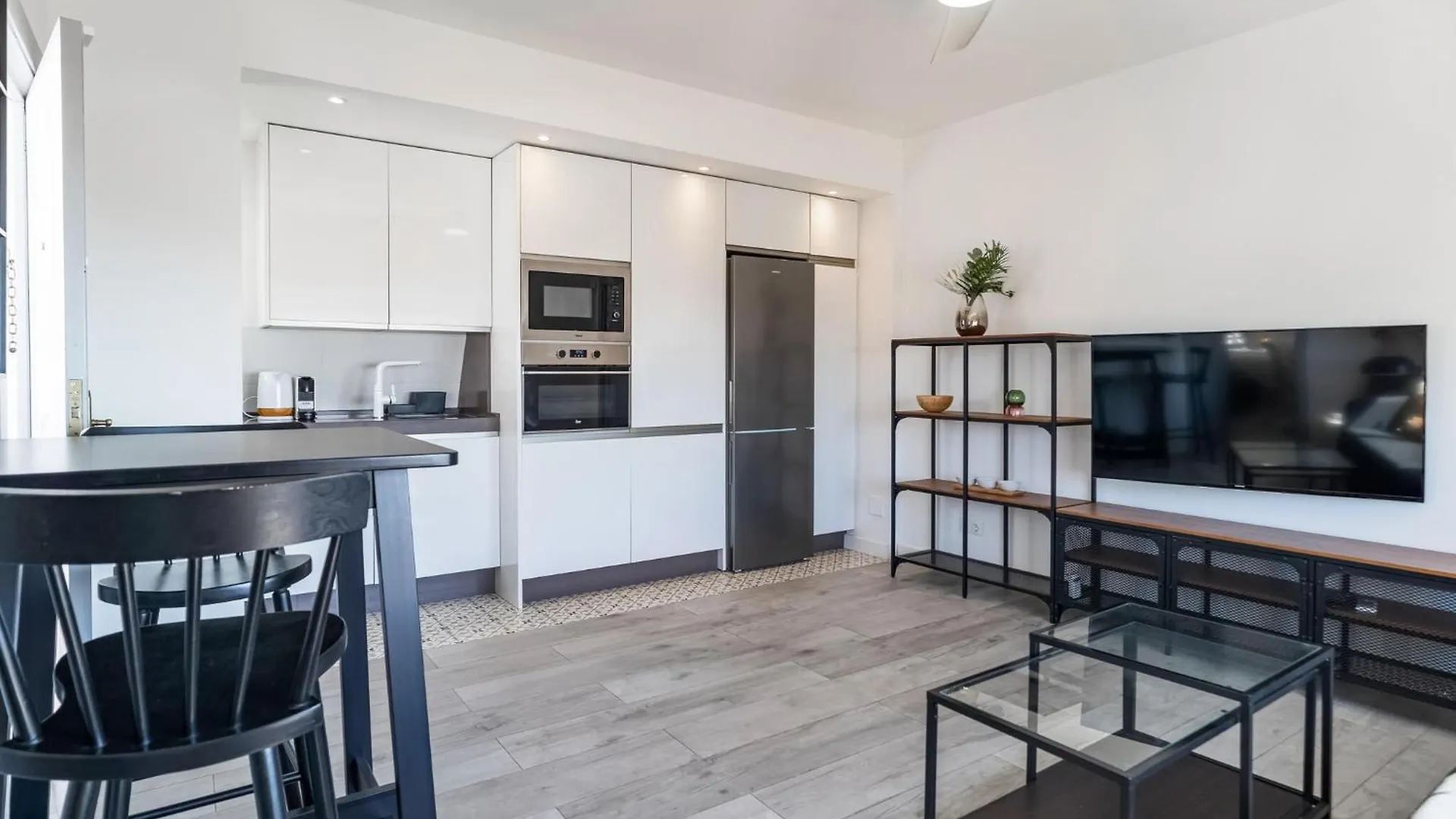 Beautiful Apartment In Torremolinos With Wifi